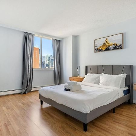 Apartament Prime Location Near Jasper Ave With Downtown Views, Netflix, Gym, Sauna, Sleeps 4 Edmonton Zewnętrze zdjęcie