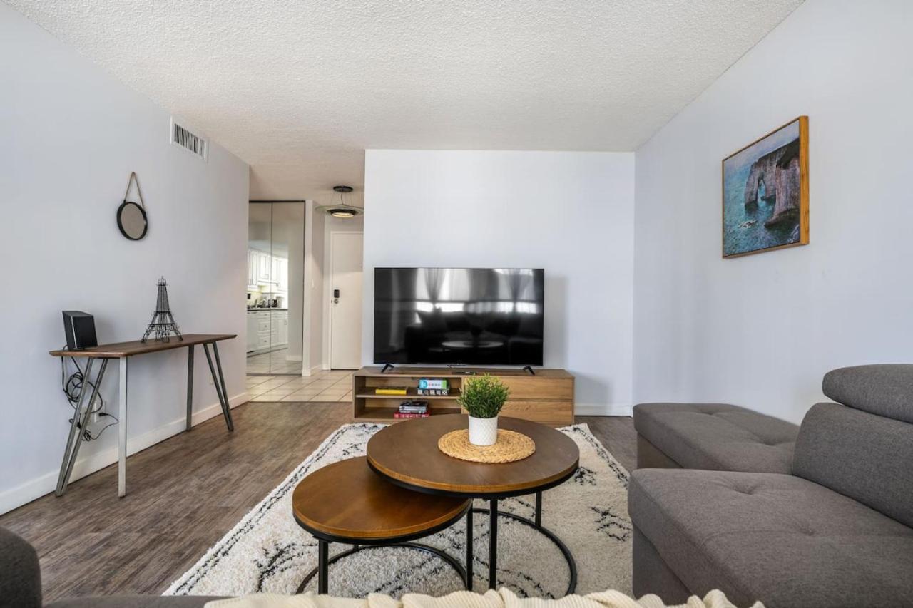 Apartament Prime Location Near Jasper Ave With Downtown Views, Netflix, Gym, Sauna, Sleeps 4 Edmonton Zewnętrze zdjęcie