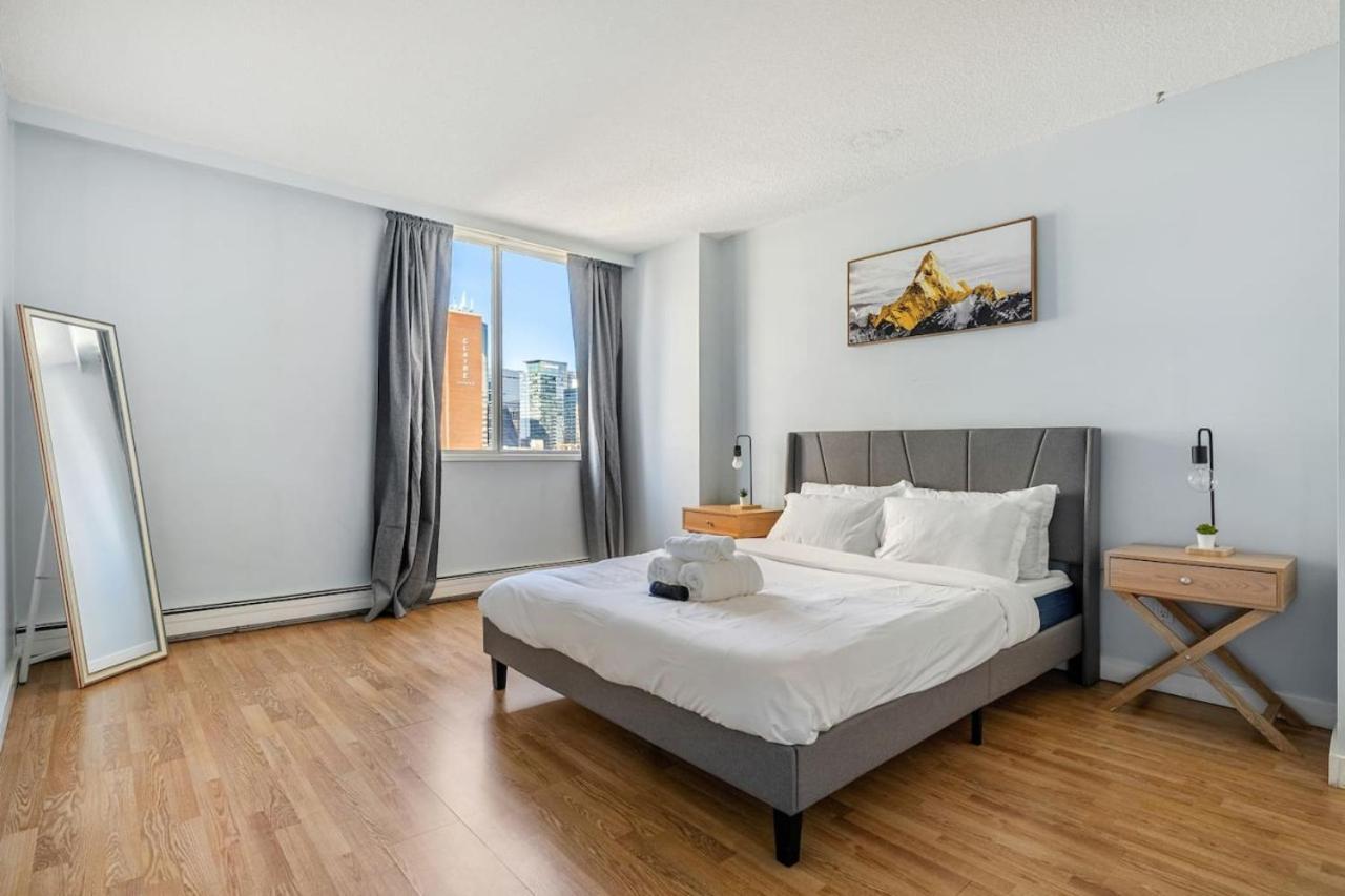 Apartament Prime Location Near Jasper Ave With Downtown Views, Netflix, Gym, Sauna, Sleeps 4 Edmonton Zewnętrze zdjęcie