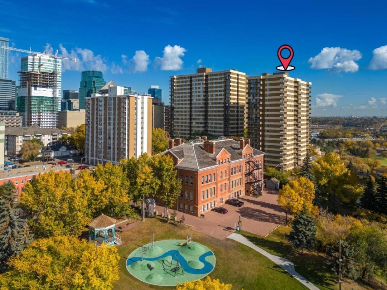 Apartament Prime Location Near Jasper Ave With Downtown Views, Netflix, Gym, Sauna, Sleeps 4 Edmonton Zewnętrze zdjęcie