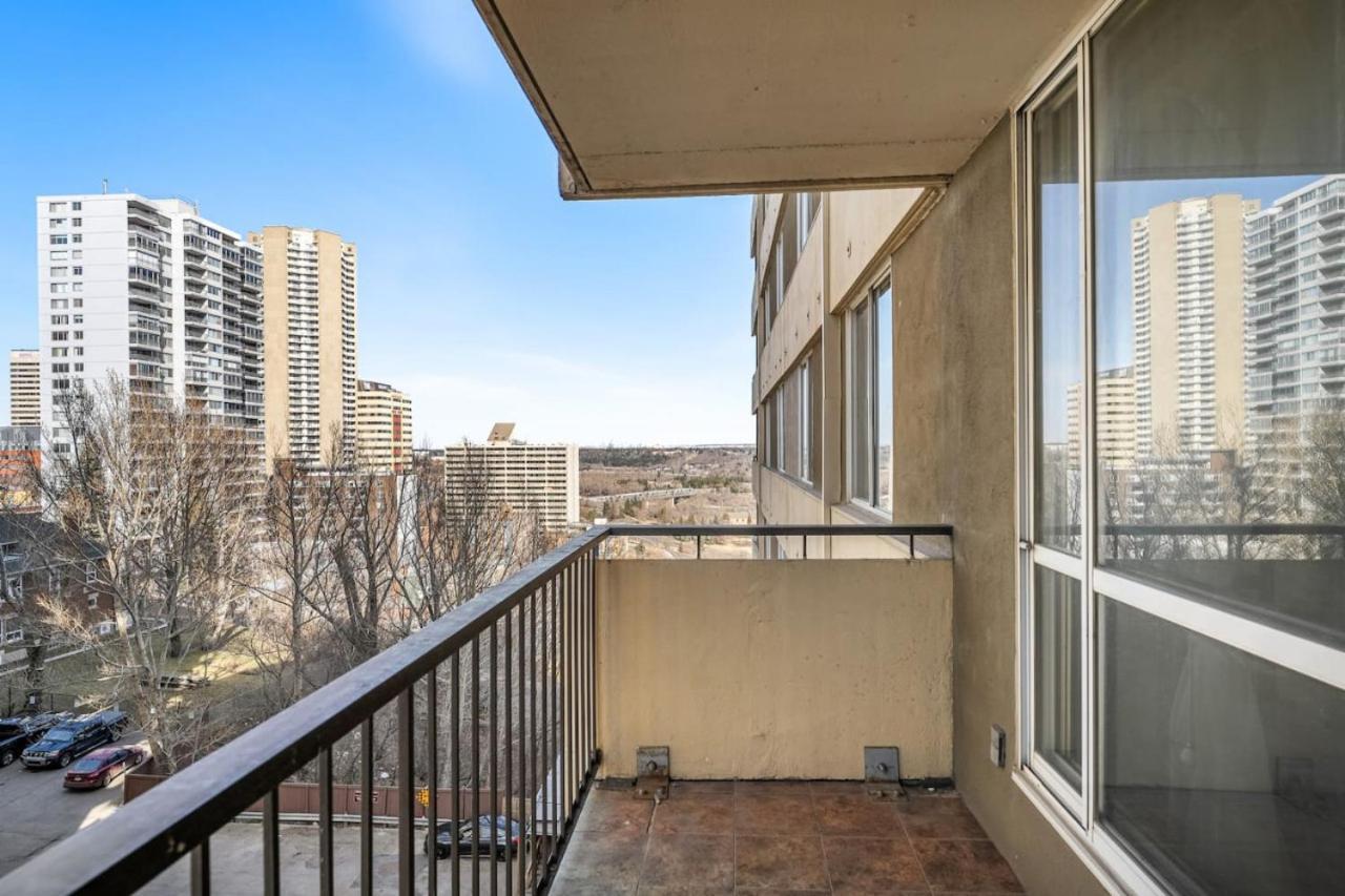 Apartament Prime Location Near Jasper Ave With Downtown Views, Netflix, Gym, Sauna, Sleeps 4 Edmonton Zewnętrze zdjęcie